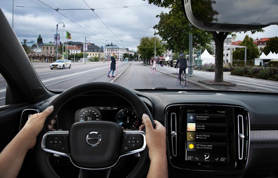  Volvo XC40 T5 R-Design 2017 года  (WW) (фото 39 из 68)